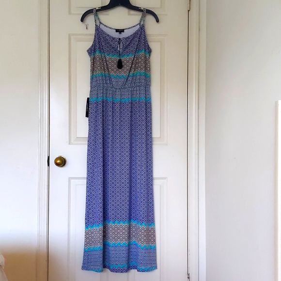 NWT. The Limited Multi Color and Patterns Maxi Sleeveless Dress with top lined. - Picture 4 of 5